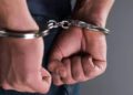 Atrapan a motociclista empistolado en Carretera Federal 182