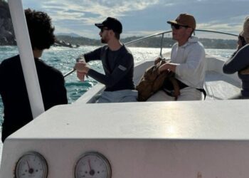 Hallan sin vida a uno de los turistas desaparecidos en Zicatela; sigue la búsqueda del segundo