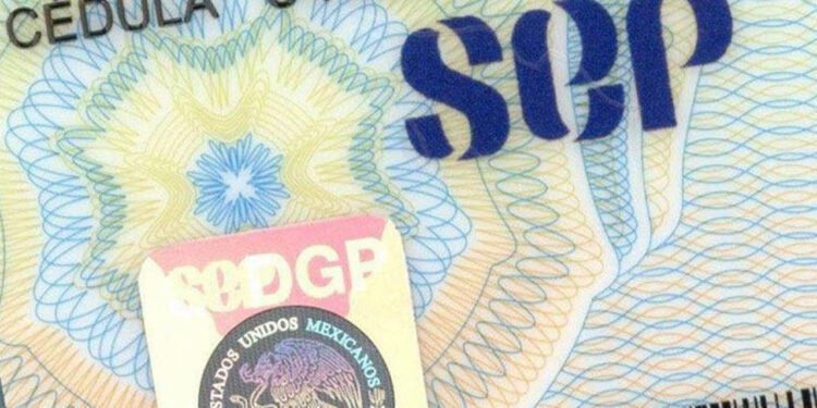 ¿Ya terminaste la uni y te urge la cédula? Ahora puedes tramitarla en línea