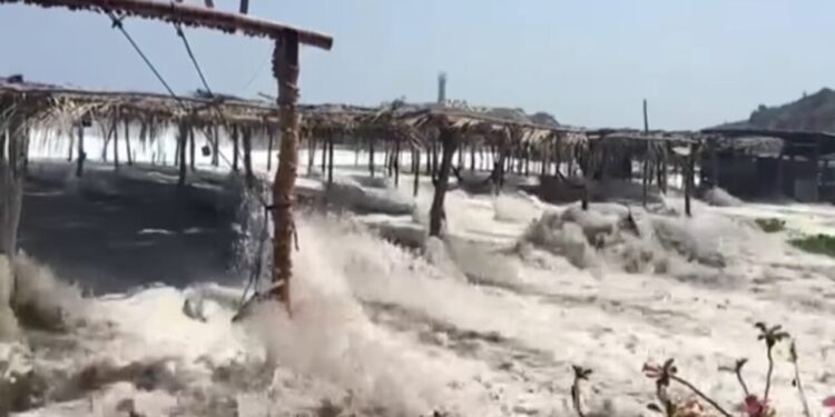 Alerta Protección Civil por mar de fondo desde Santiago Pinotepa Nacional hasta San Mateo del Mar