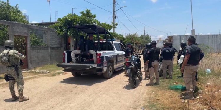 ¡Crimen a metros de una secundaria! Asesinan a balazos a empleado de Compartamos