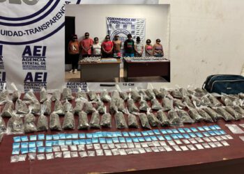 ¡Golpe al narcomenudeo en Pinotepa! Caen nueve personas y más de 200 dosis de droga