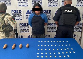 Desmantelan punto de venta de droga en Acatlán de Pérez Figueroa; detienen a un presunto narcomenudista