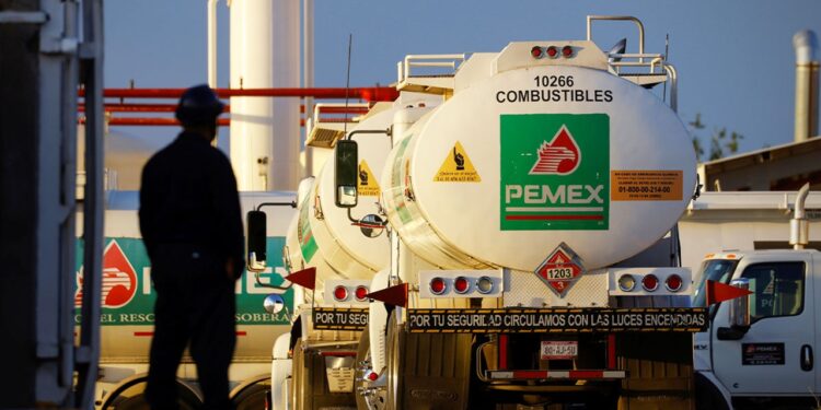 Recortará Pemex 22,050 plazas de confianza