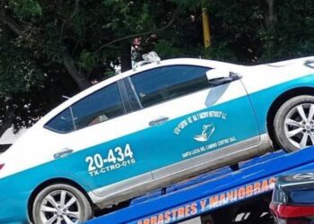 ¡Taxi “fantasma”! Circulaba en Oaxaca un vehículo robado en CDMX
