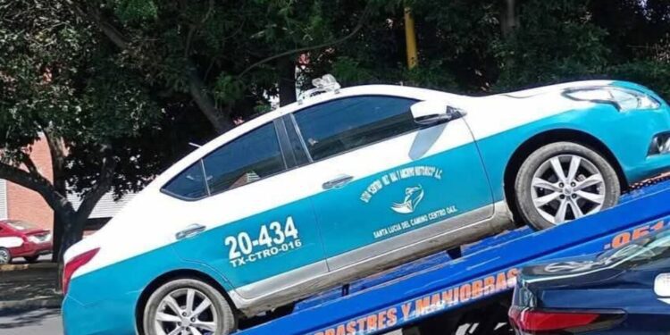 ¡Taxi “fantasma”! Circulaba en Oaxaca un vehículo robado en CDMX