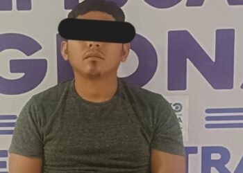 ¡Narco dentro del uniforme! Capturan a policía en Juchitán por narcomenudeo y portación ilegal de arma