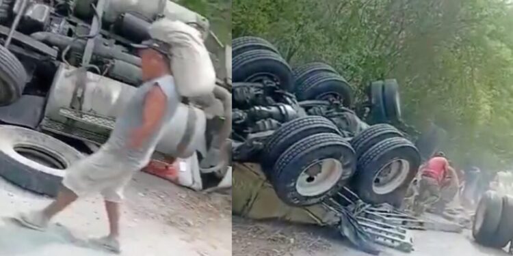 ¡Rapiña en la carretera! Camión con cemento vuelca en el Mojón y pobladores lo saquean sin piedad