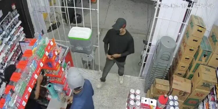 La delincuencia no da tregua: violento atraco en tienda SIX frente a Los Tamarindos