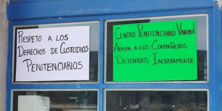 Foto: redes sociales // Custodios penitenciarios de diferentes penales del estado de Oaxaca mantienen una protesta.