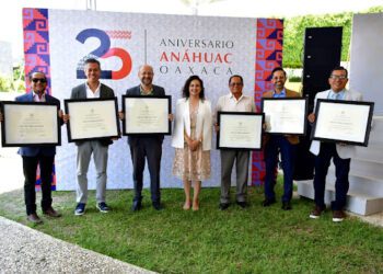 Anáhuac Oaxaca festeja a sus docentes