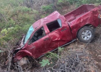 Accidente en la carretera Cuicatlán-Concepción Pápalo deja varios lesionados: camioneta volcó en Rancho Grande