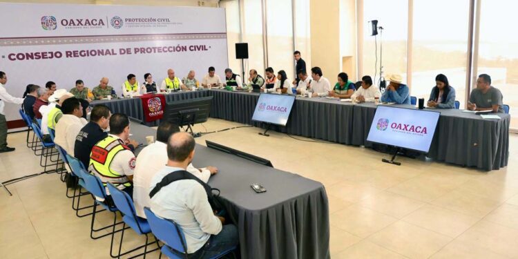Autoridades de los tres niveles de gobierno continúan con labores de restablecimiento de los servicios básicos.