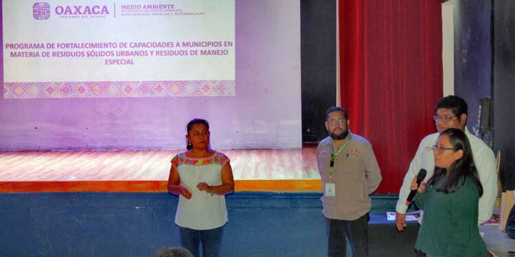 Brindaron información sobre el correcto manejo y disposición de los diferentes tipos de residuos que salen en las comunidades.