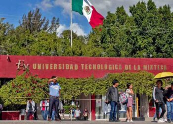 Buscan reforzar idioma inglés de universitarios con certificación de dicha universidad.
