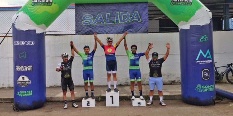 Fotos: Leobardo García Reyes // Eduardo Díaz se impuso en la ciclista del fin de semana.