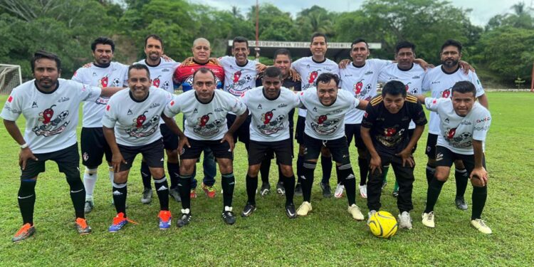 El Chilar se coronó campeón del Torneo Máster de San Pedro Mixtepec.