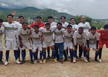 El equipo 2 de Abril alista la batería rumbo a la final de Mayor B.