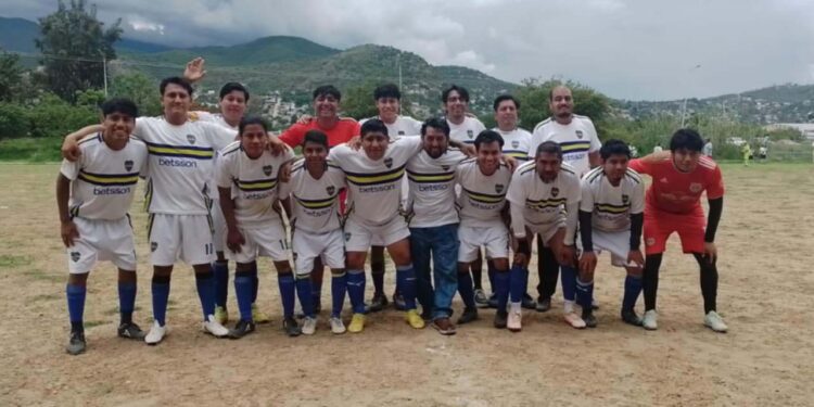 El equipo 2 de Abril alista la batería rumbo a la final de Mayor B.