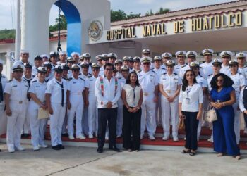 El personal del Hospital Naval de Huatulco festejó sus 25 años de servicio.