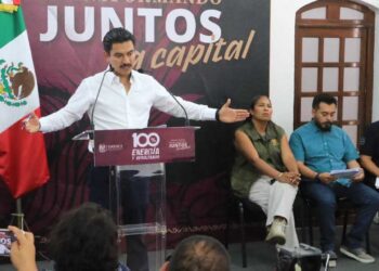 Foto: Adrián Gaytán // El presidente municipal, Raymundo Chagoya Villanueva, rechaza que se haya autorizado nuevos permisos para el comercio en la vía pública.