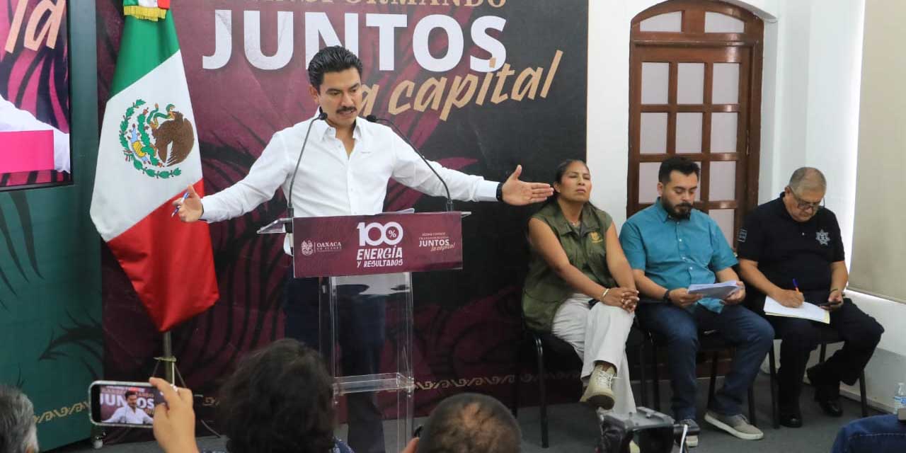 Foto: Adrián Gaytán // El presidente municipal, Raymundo Chagoya Villanueva, rechaza que se haya autorizado nuevos permisos para el comercio en la vía pública.