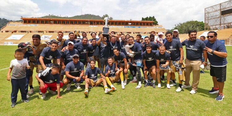 Fotos: Leobardo García Reyes // Estudiantes del Sureste es el bicampeón de Liga Mayor A.