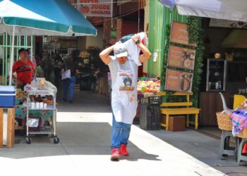 Foto: Adrián Gaytán // El Sánchez Pascuas comenzó hace alrededor de 70 años con los puestos que estaban en la plazuela del Carmen Alto.