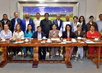 Fotos: Rubén Morales // Empresarios y Ejecutivos del Estado de Oaxaca A. C. realizaron su sesión ordinaria en un restaurante de esta ciudad.