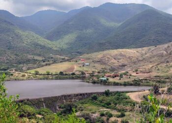 Existen otras represas en donde las comunidades con vocación agrícola almacenan agua para el riego.