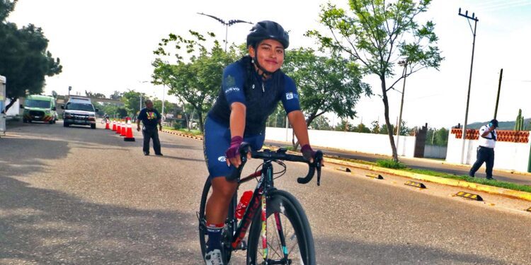 Fotos: Leobardo García Reyes // Gilda Andrea Hernández fue la única mujer en el ciclismo del fin de semana.