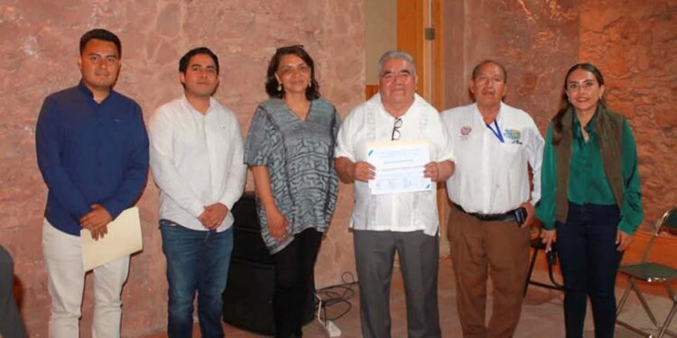 Foto: IGAVEC // Llevaron a cabo la conferencia “Huajuapan convirtiéndose en Villa” en el marco de los 182 años de este acontecimiento.