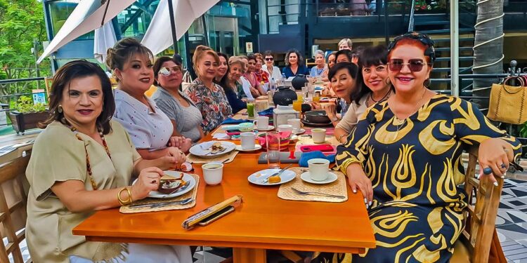 Fotos: Rubén Morales // La festejada agradeció a sus amigas su presencia y su cariño este día tan especial.