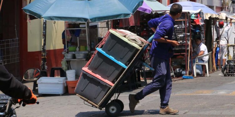 Foto: Adrián Gaytán // Oaxaca muestra una tasa elevada de informalidad, sin contrato y sin Seguridad Social.