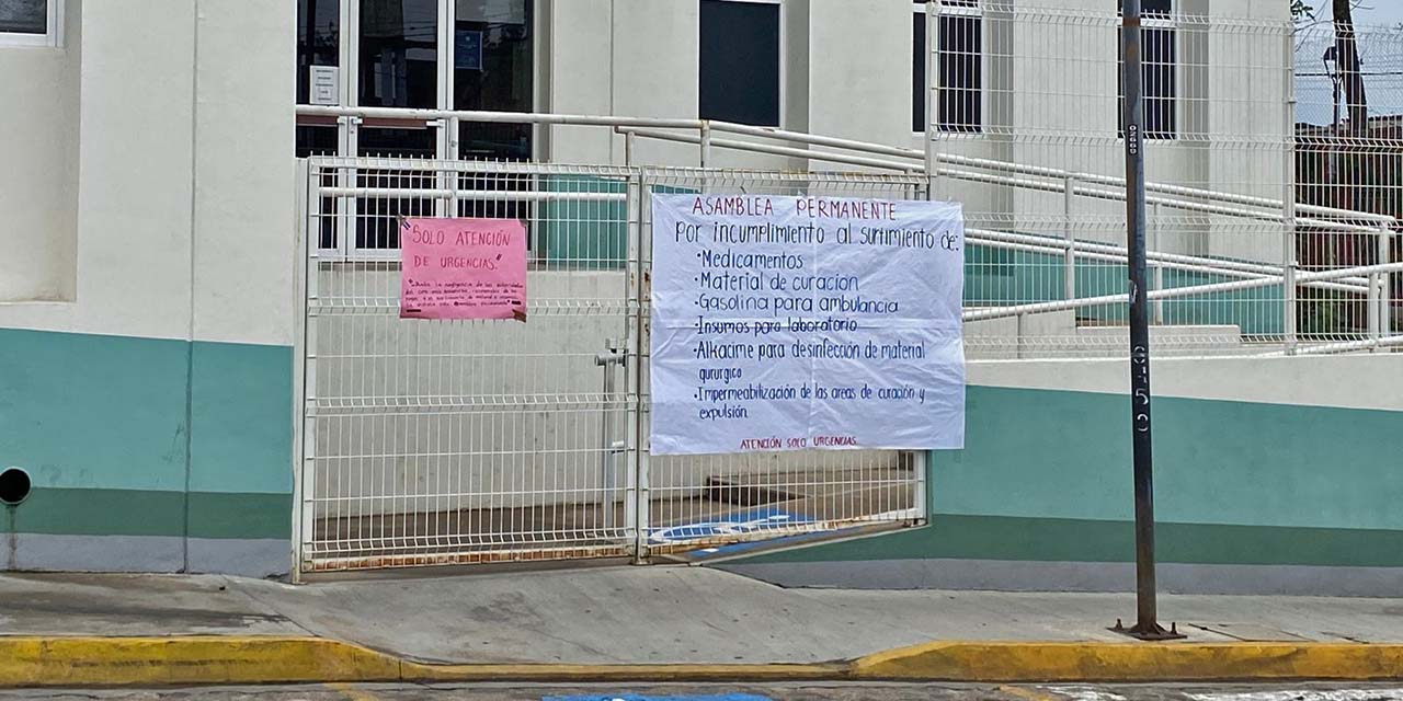 Por falta de medicamentos, material para curación y gasolina para las ambulancias, los trabajadores de salud continúan en paro.