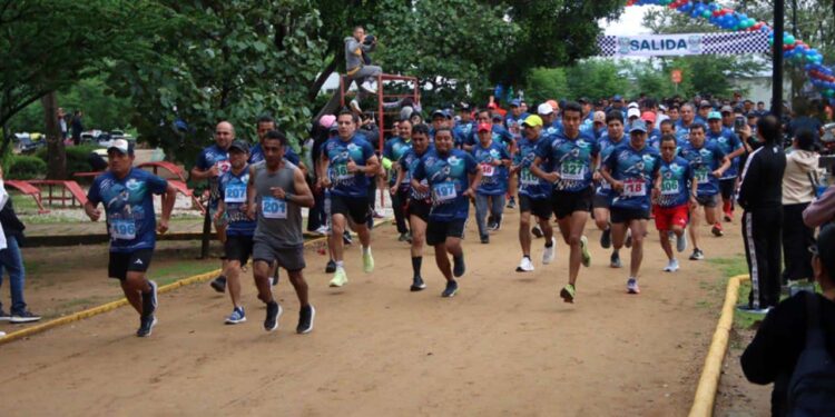 Se desarrolló la Carrera del Día del Padre en El Tequio.