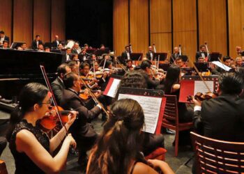 Foto: Jorge Luis Plata // Se realizó en el majestuoso teatro Macedonio Alcalá el último concierto de temporada de la orquesta sinfónica de Oaxaca dirigida por el maestro Faustino Díaz ante un lleno total.