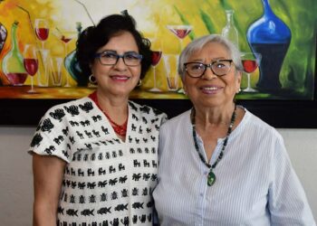 Silvia Pérez Diaz y doña Socorro Pérez