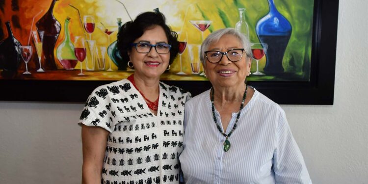 Silvia Pérez Diaz y doña Socorro Pérez