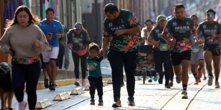 Foto: Leobardo García // Clubes deportivos e instituciones educativas organizaron actividades en conmemoración a los padres de familia.