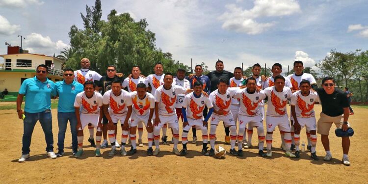Fotos: Leobardo García Reyes // Unión es el bicampeón de Mayor de la Liga de San Antonio de la Cal.