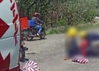 El accidente dejó severamente lesionado al motociclista.