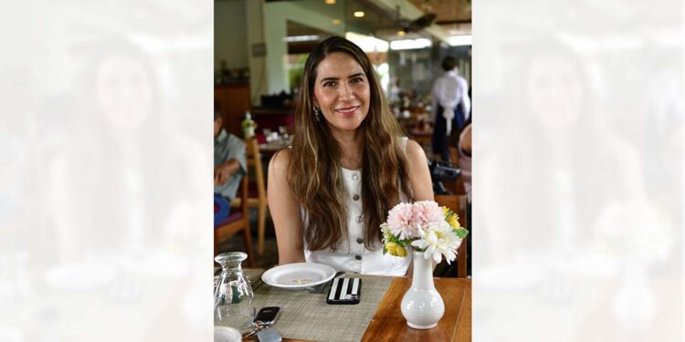 Fotos: Rubén Morales // Edna Benavides agradeció a sus amigas por acompañarla en la celebración.