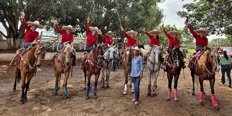 Fotos: Rubén Morales // El campeonato estatal se realizó en las instalaciones del Lienzo Charro de Tlalixtac de Cabrera.