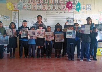Foto: cortesía // Los estudiantes el proceso de edición e impresión de cada ejemplar.