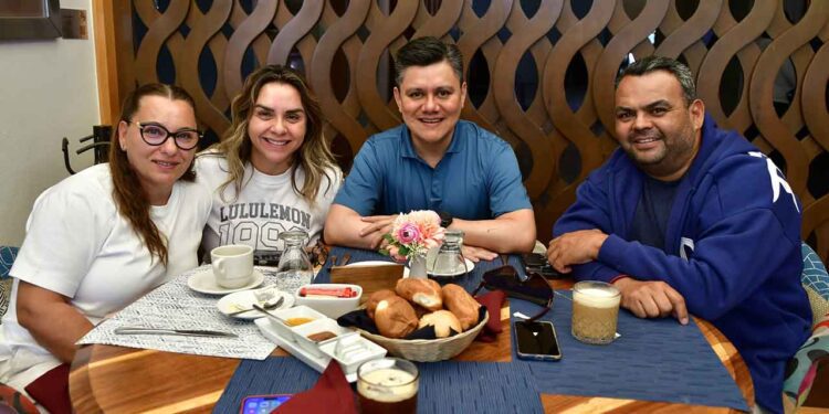 Foto: Rubén Morales // Pili Gómez, Claudia López, Juan Carlos Rivera y Emilio Velásquez.
