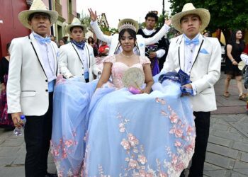Fotos: Rubén Morales // Yaretzy Concepción Chávez Quevedo estuvo acompañada en todo momento por sus chambelanes.