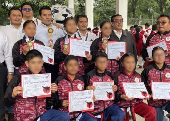 Se agradeció el respaldo de la institución educativa, maestros y padres de familia.