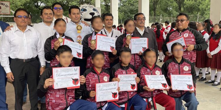 Se agradeció el respaldo de la institución educativa, maestros y padres de familia.