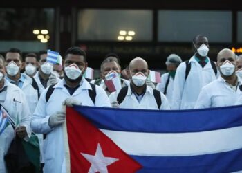 Restringe EU visas por ‘explotación’ de médicos cubanos
